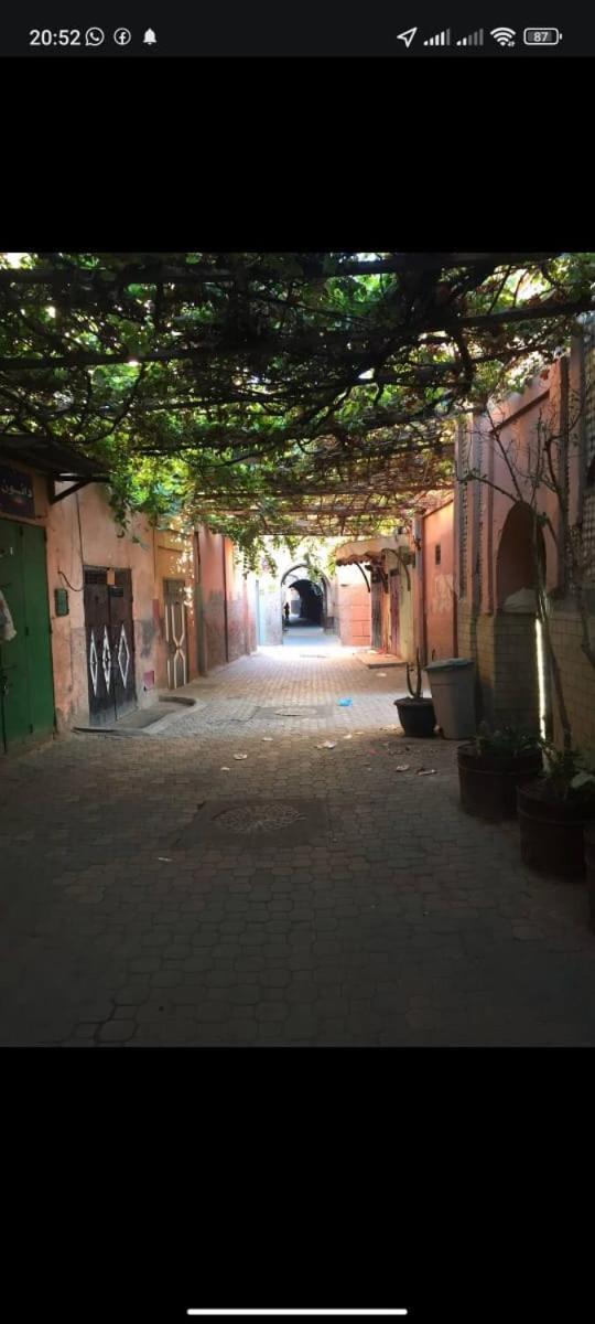 Riad Amirwa *